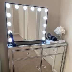 Vanity mirror